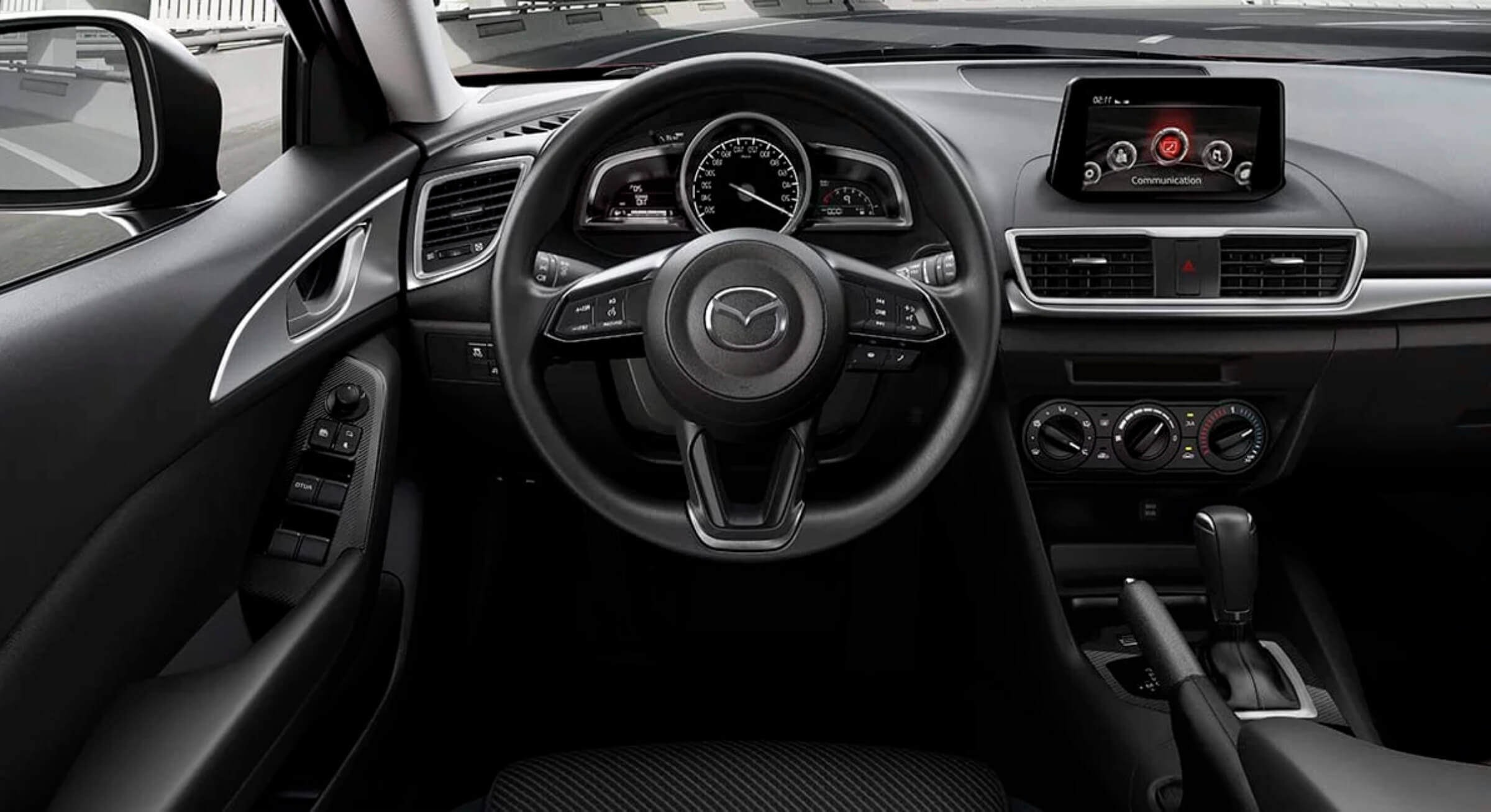 https://www.mazda-qatar.com/media/0l2lsrmf/mazda_3_interior_foto_1.jpg